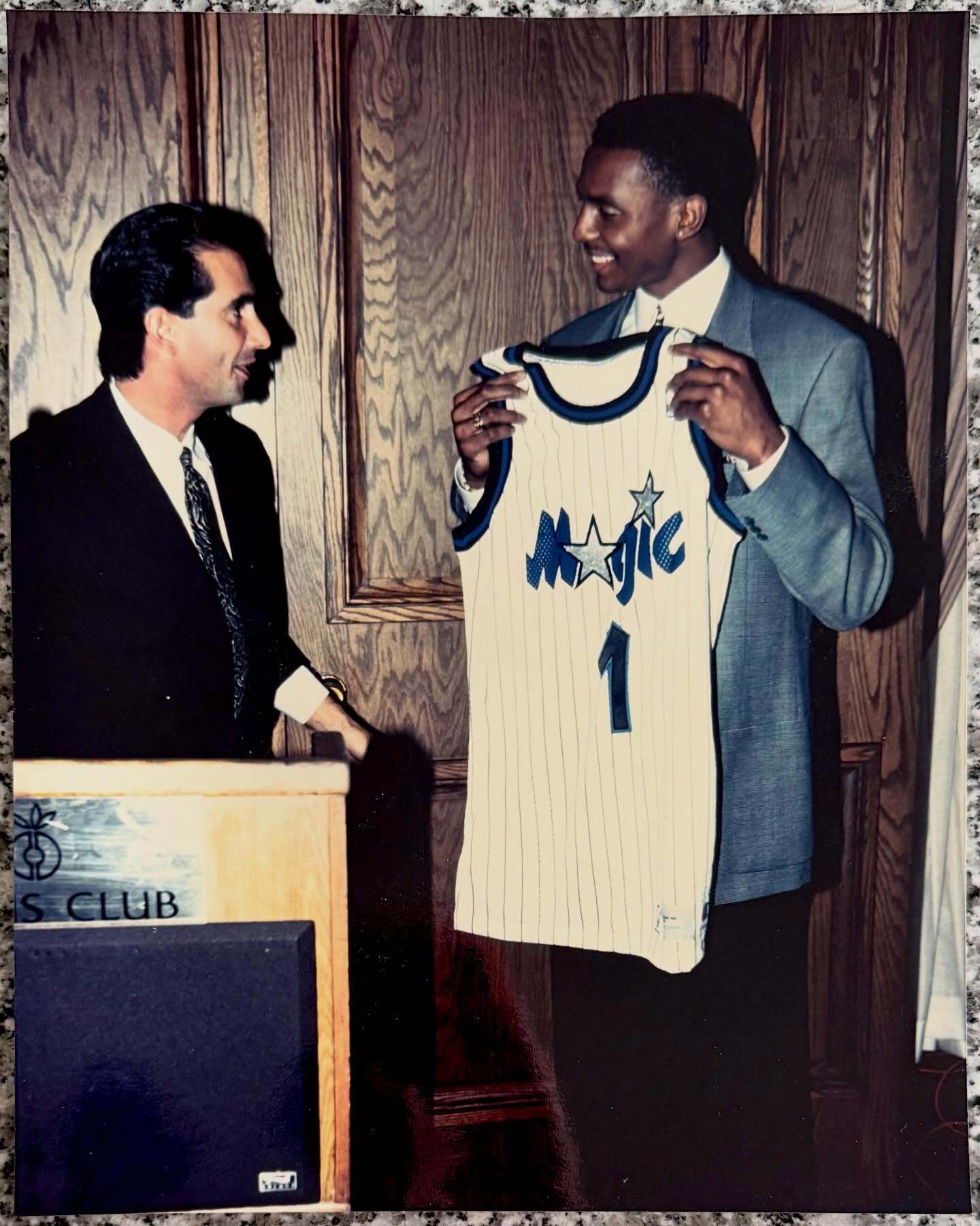 Penny Hardaway 得到了他的奥兰多1号球衣 