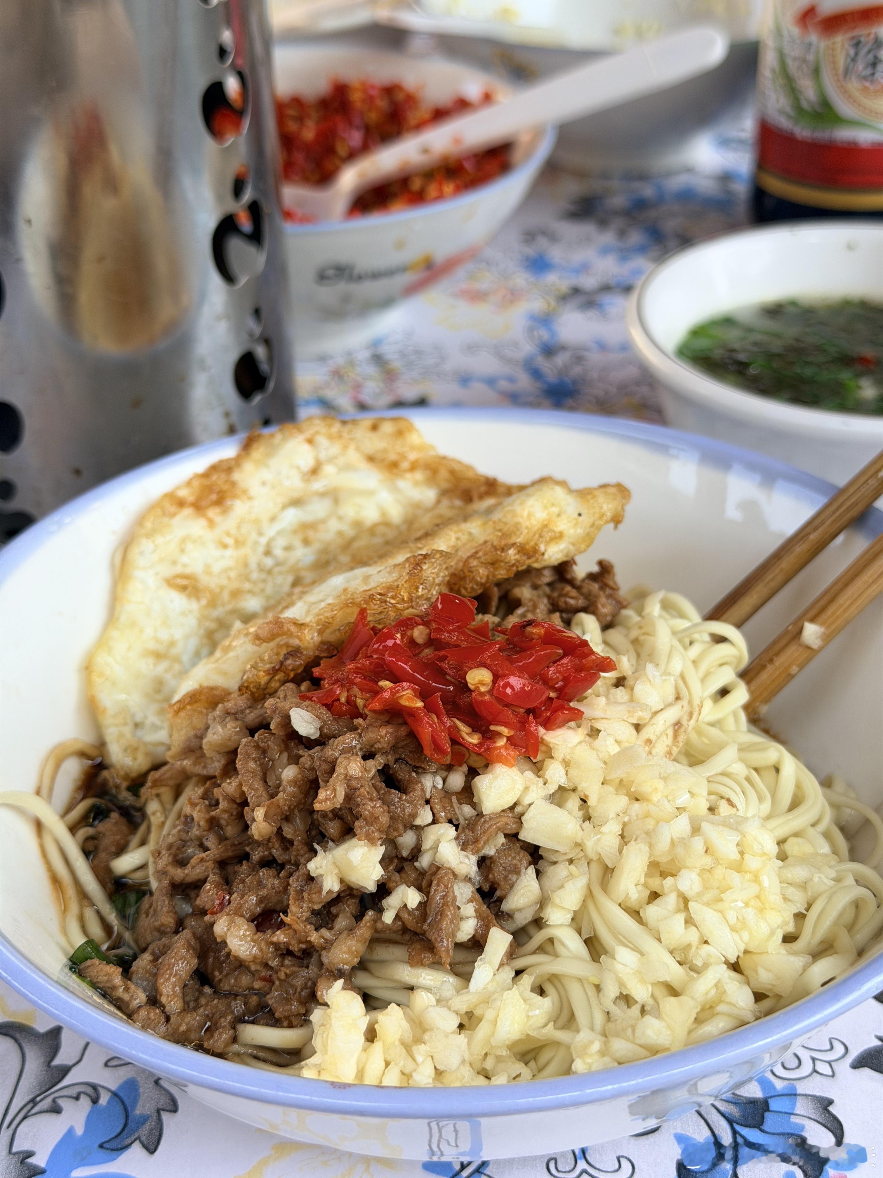 早上好[你好]送完小表弟去车站，来嗦完干扣面～霸天恰饭联播 ​​​