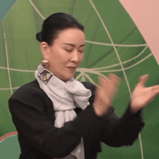 #那英这盛世如你所愿# 如今的音乐圈热闹非凡，阵容强大。那英看到定会欣慰，这就是