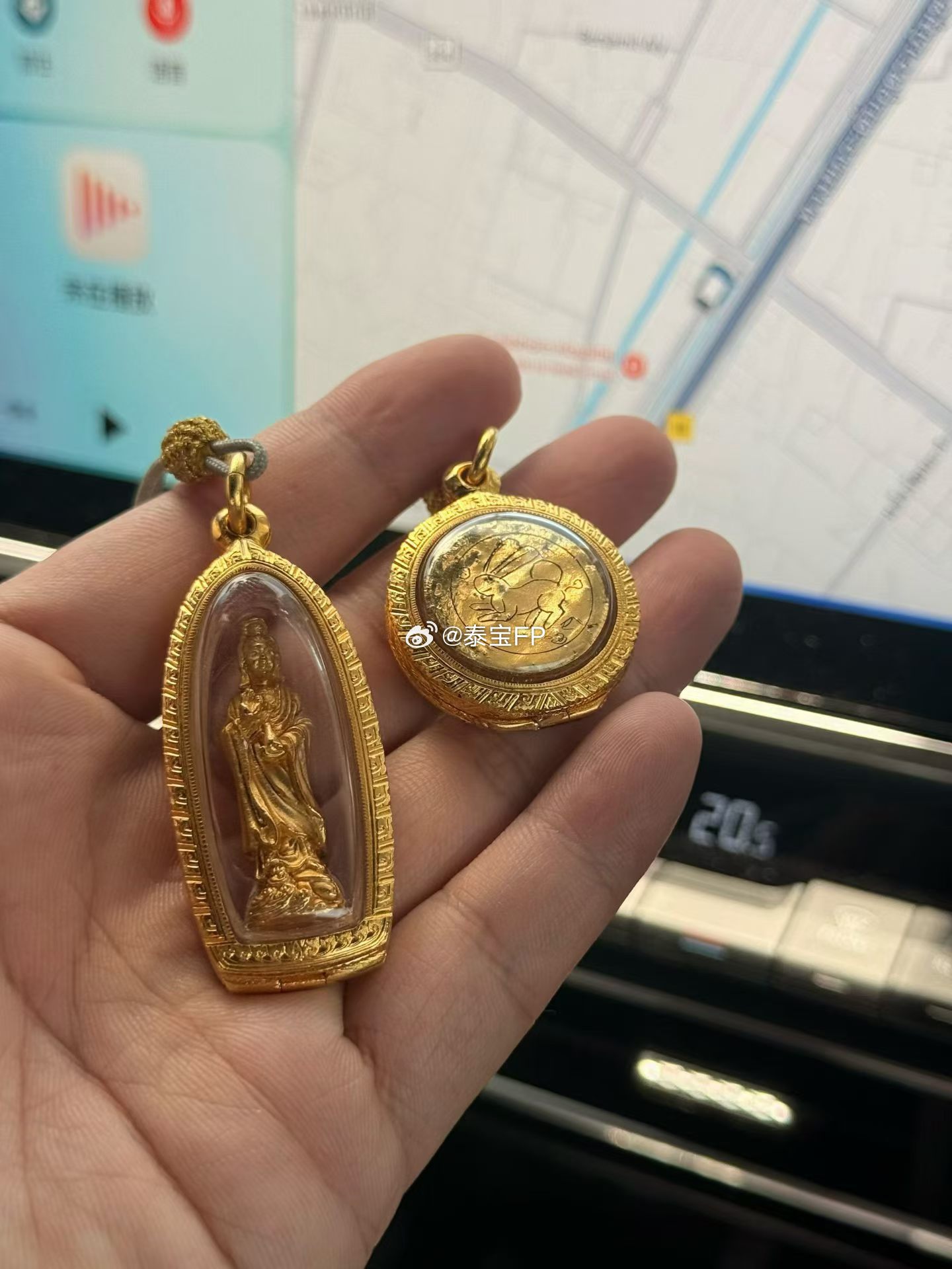 一位‮汕潮‬老大‮交哥‬我的生财‮窍小‬门就是‮多要‬佩戴金饰，这‮有样‬助于好