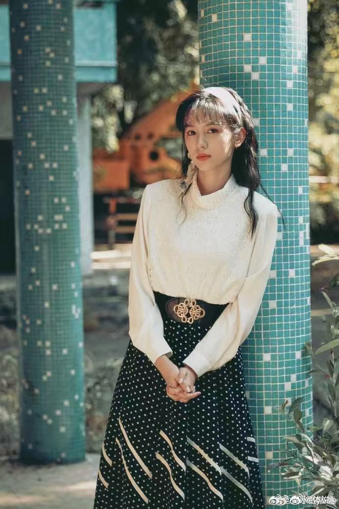 周也我的技术可以开个蛋糕店吗越看越喜欢周也做蛋糕的模样，认真搞烘焙超迷人，日常鲜