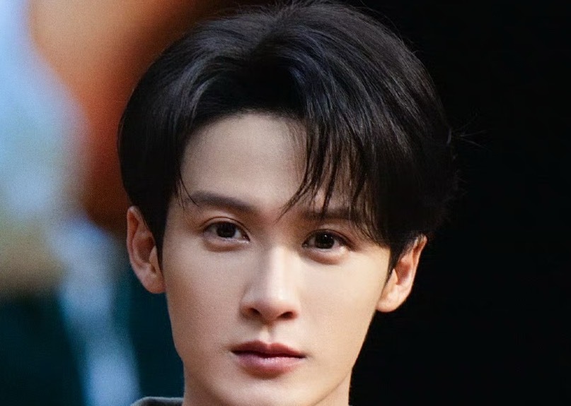 檀健次安徽高校唱跳互动🔥檀健次金鹿奖最佳男演员 现在只管努力的生活， 未来的样