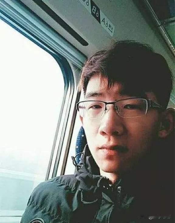 河北18岁状元考上北大，问老师“毕业能赚100万吗”，老师骂他：“掉钱眼里！”，