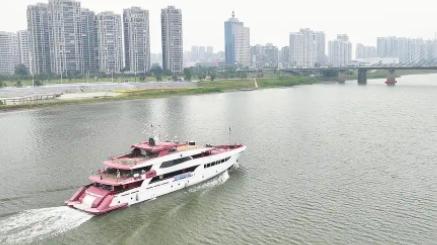 海南封关这事儿，现在不光新加坡坐不住，美日比它还慌——新加坡怕的是饭碗被抢，美日