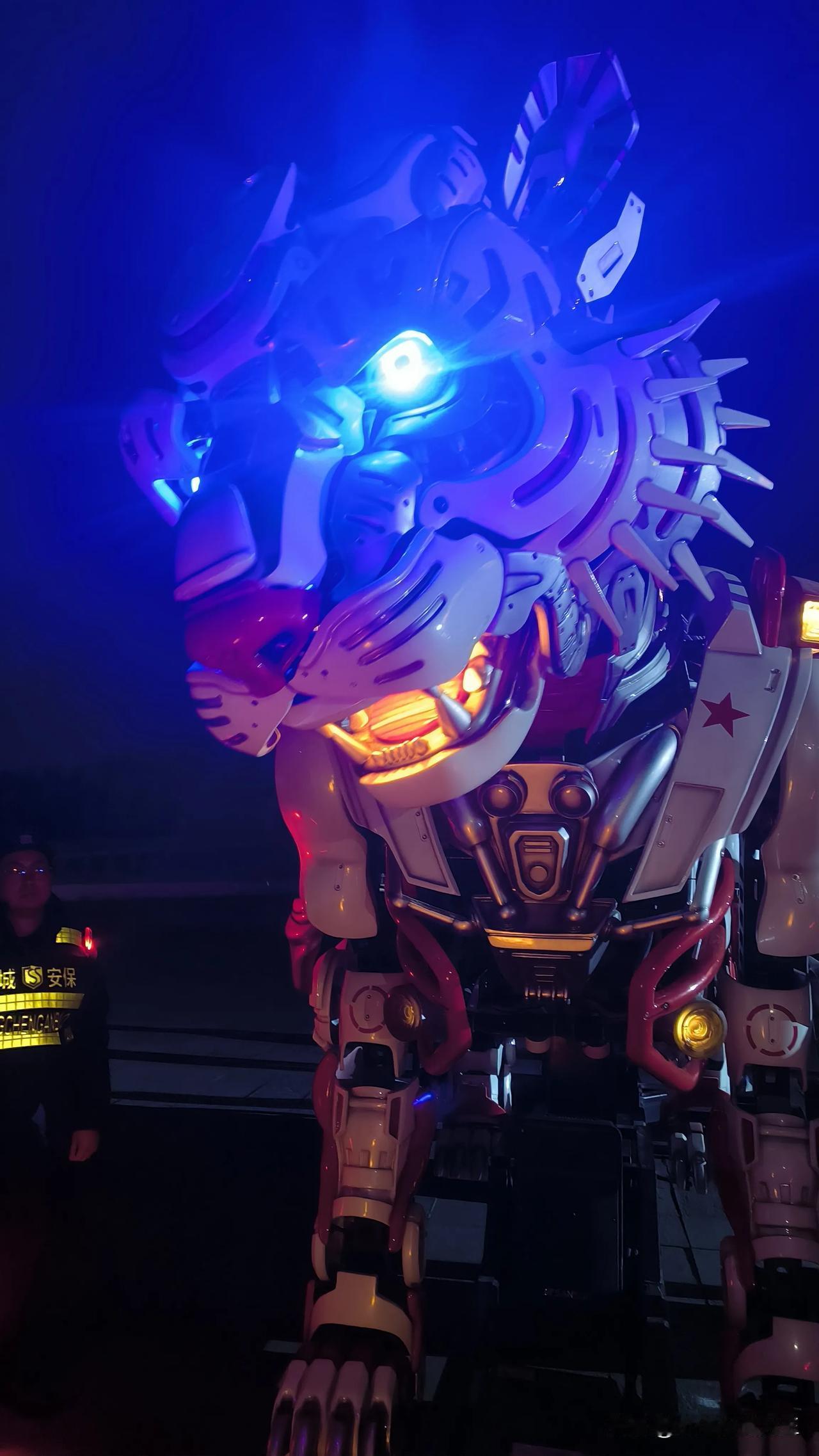 周一沪深两市分化开盘震荡走高。早盘三大指数分化开盘后，沪指表现较弱围绕零轴震荡盘