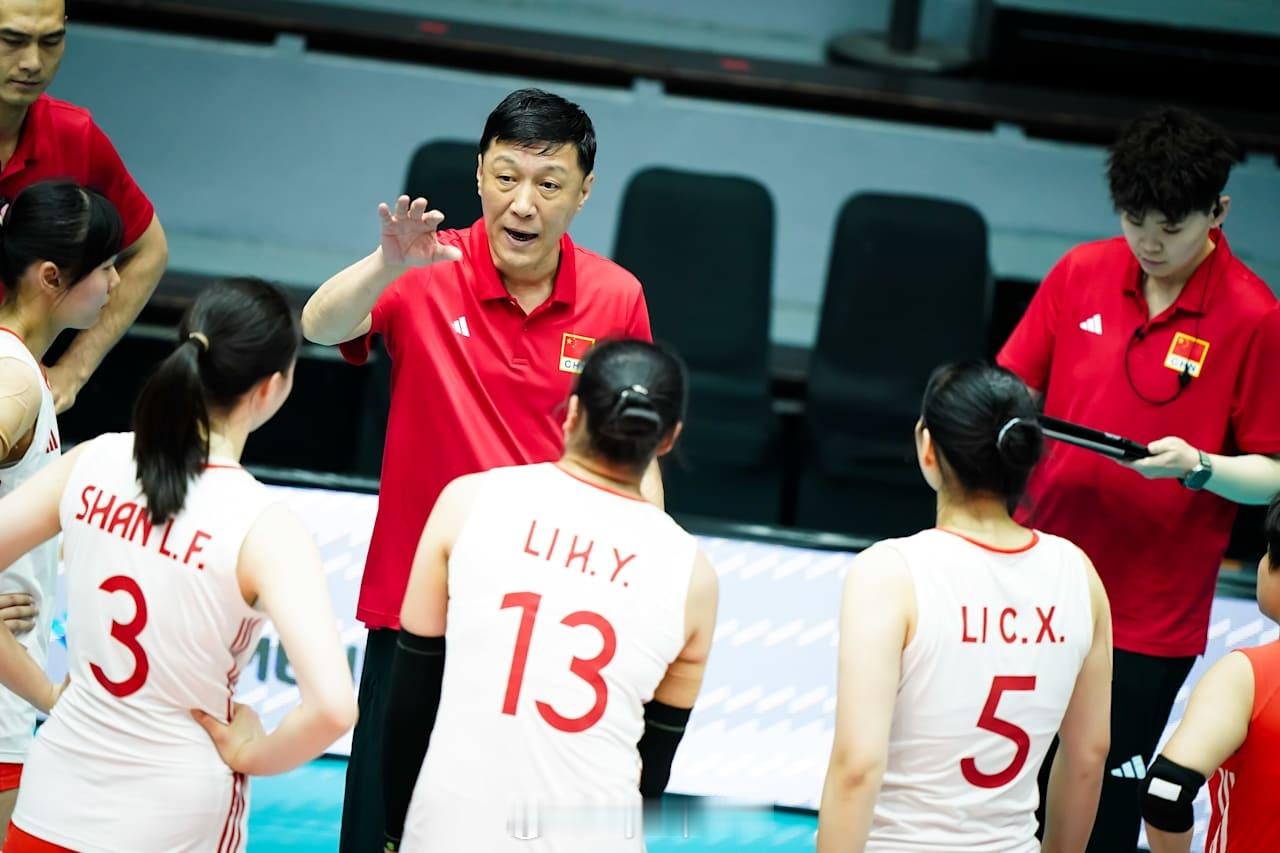 【U21女排世锦赛中国3-0横扫多米尼加 取得三连胜】国际排坛战报速递 8月9日