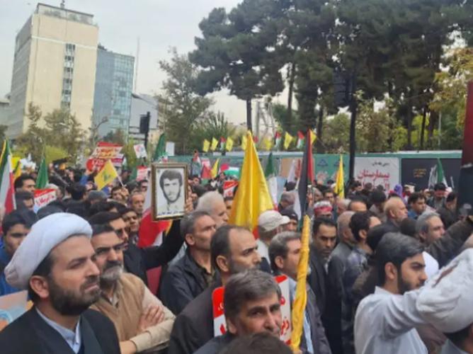 伊朗的凝聚力也太强了，最近网上发起了一个名为“愿为国捐躯，为了伊朗”的志愿活动，