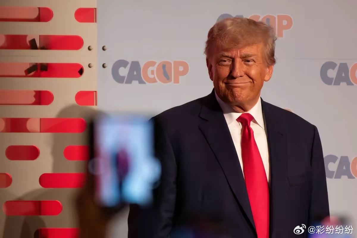 我爸以前有个发小，两口子都是医院的，生了个女儿，长相和智商都很一般，后来上了卫校