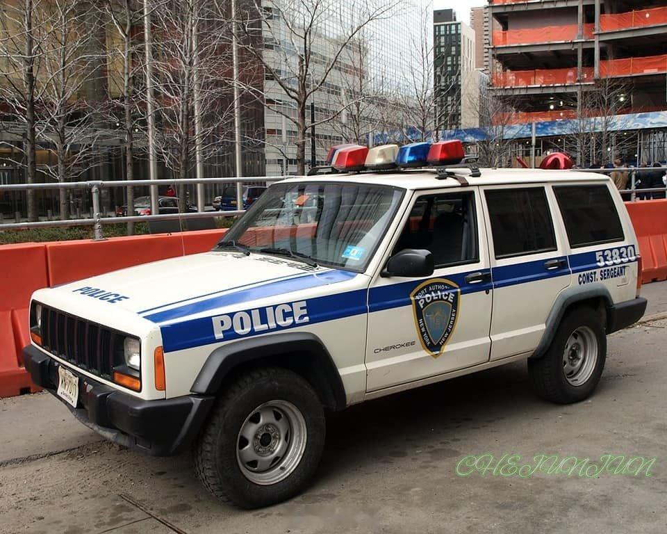 美国公安的JEEP切诺基。紧急车辆 已退役纯分享我与汽车的日常 大v聊车