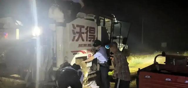 湖北襄阳"割四赔五"：谈价按4亩、索赔按5亩，麦客白干还倒贴——这到底是合理维权