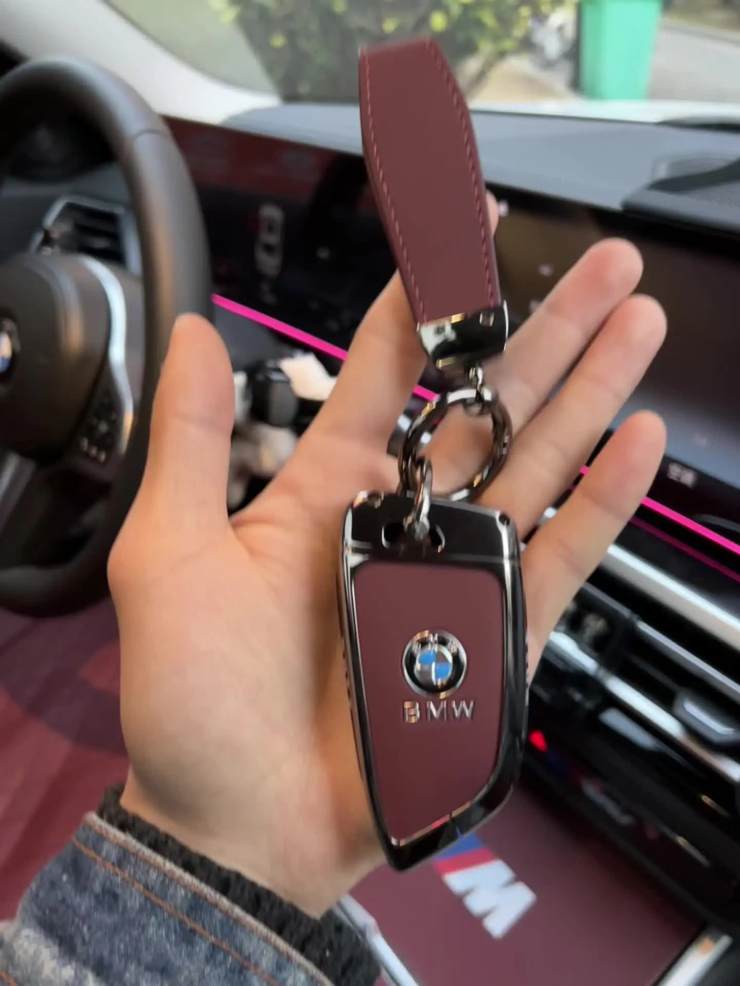 男女生都非常适合的一款钥匙套，颜值高质感好，不挡信号📶，非常推荐的一款钥匙套！