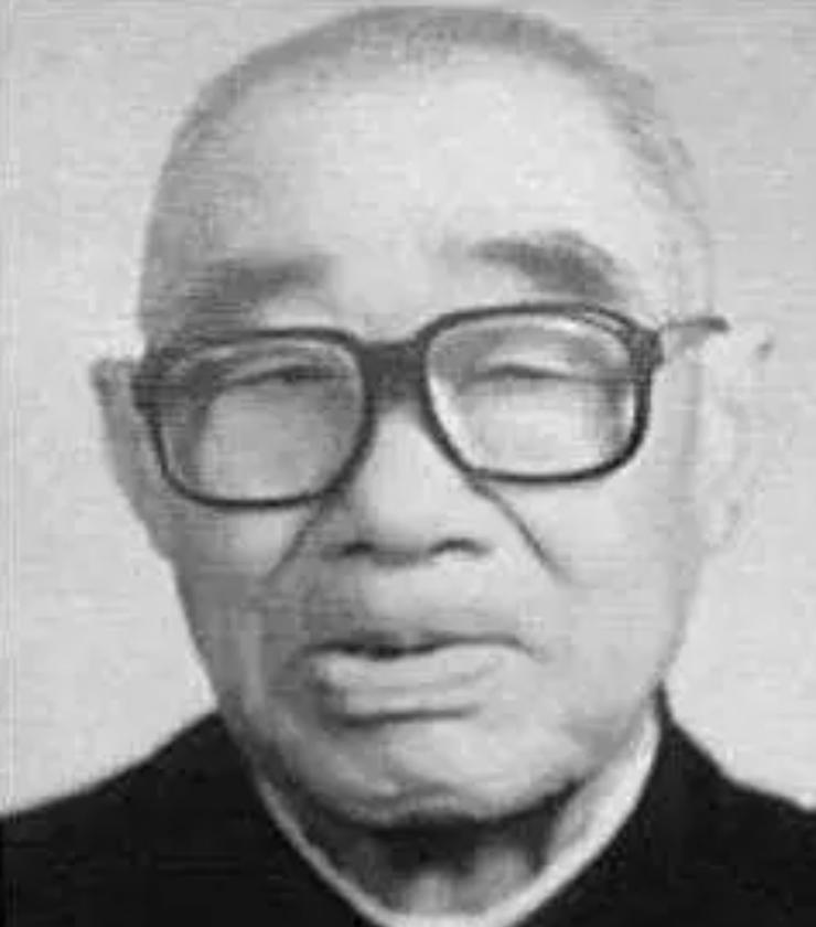1949 年西宁解放的消息传到德令哈草原。流落当地放牧十二年的廖永和，拖着负伤致