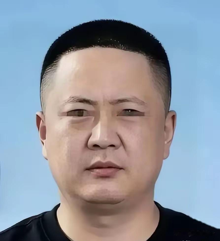 看到“欧皓辰”的照片
我终于知道为什么他能逼得空姐下跪了，不是因为他长得凶，  