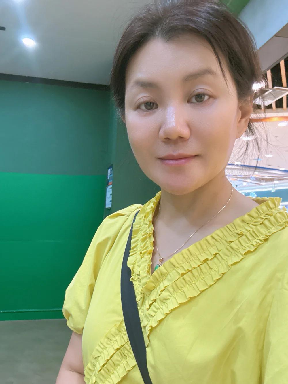 这才是40岁女人最真实样子
别被美颜滤镜骗了