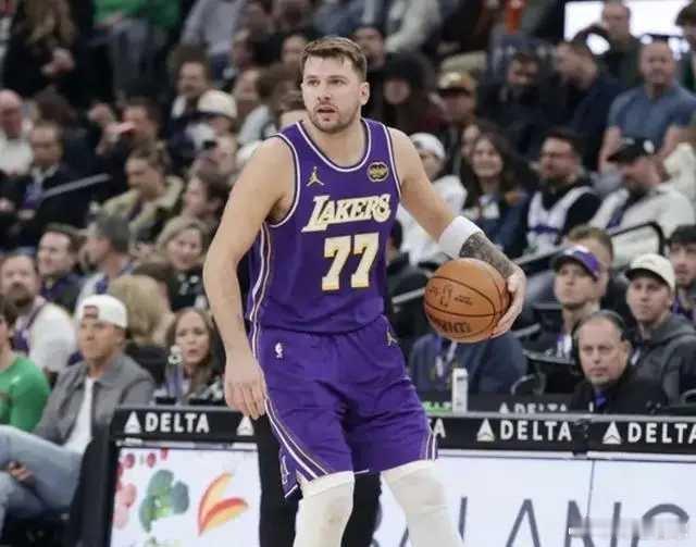 Shams：东契奇预计将会在和火箭的圣诞大战中复出北京时间12月25日，据ESP