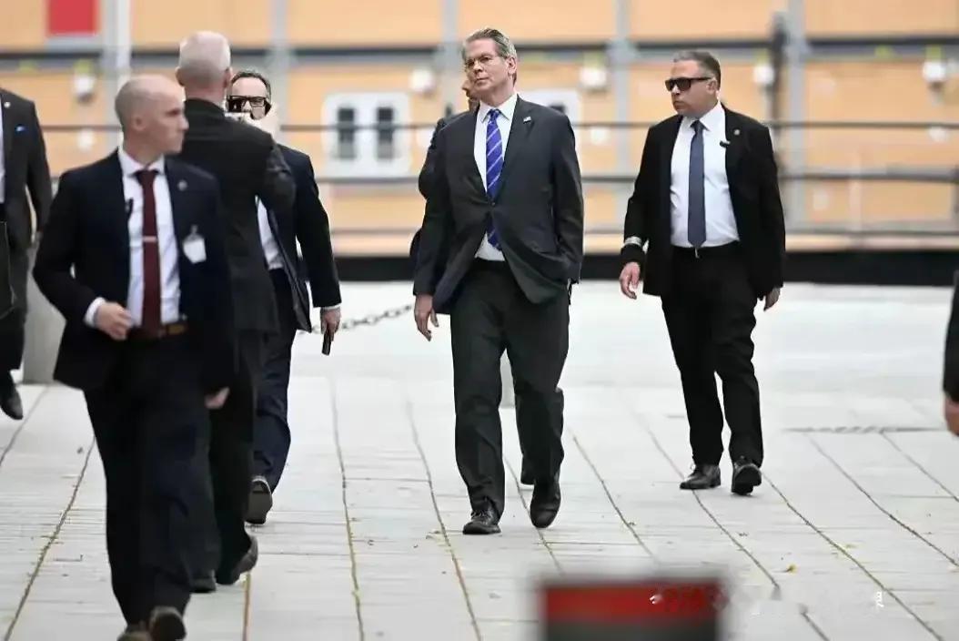 美国财长贝森特公开说印度不是全球重要角色 ，这可把印度给气到了。事情起因是美印关