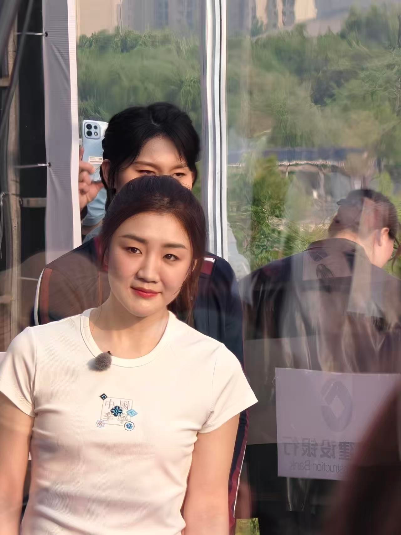 陈梦鞠萍同框 淄博不止有烧烤，还有乒超嘉年华！陈梦蓝外套高马尾亮相，被赞“野生山