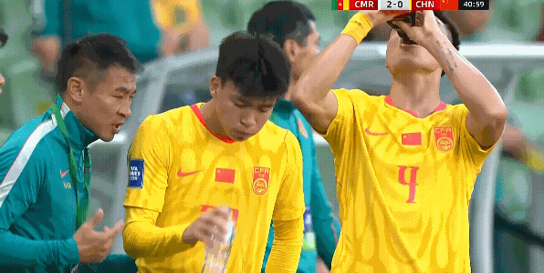 于汉超和王钰栋交流的视频，其实王钰栋真的可以向于汉超好好学习一下，于汉超不仅能进