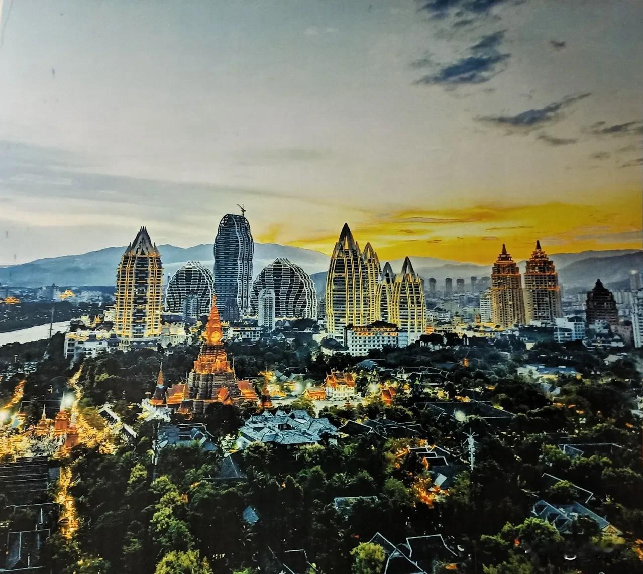 西双版纳的建筑很有特色，不同于有些地方的中规中矩，设计奇特却不怪异，充满热带异域