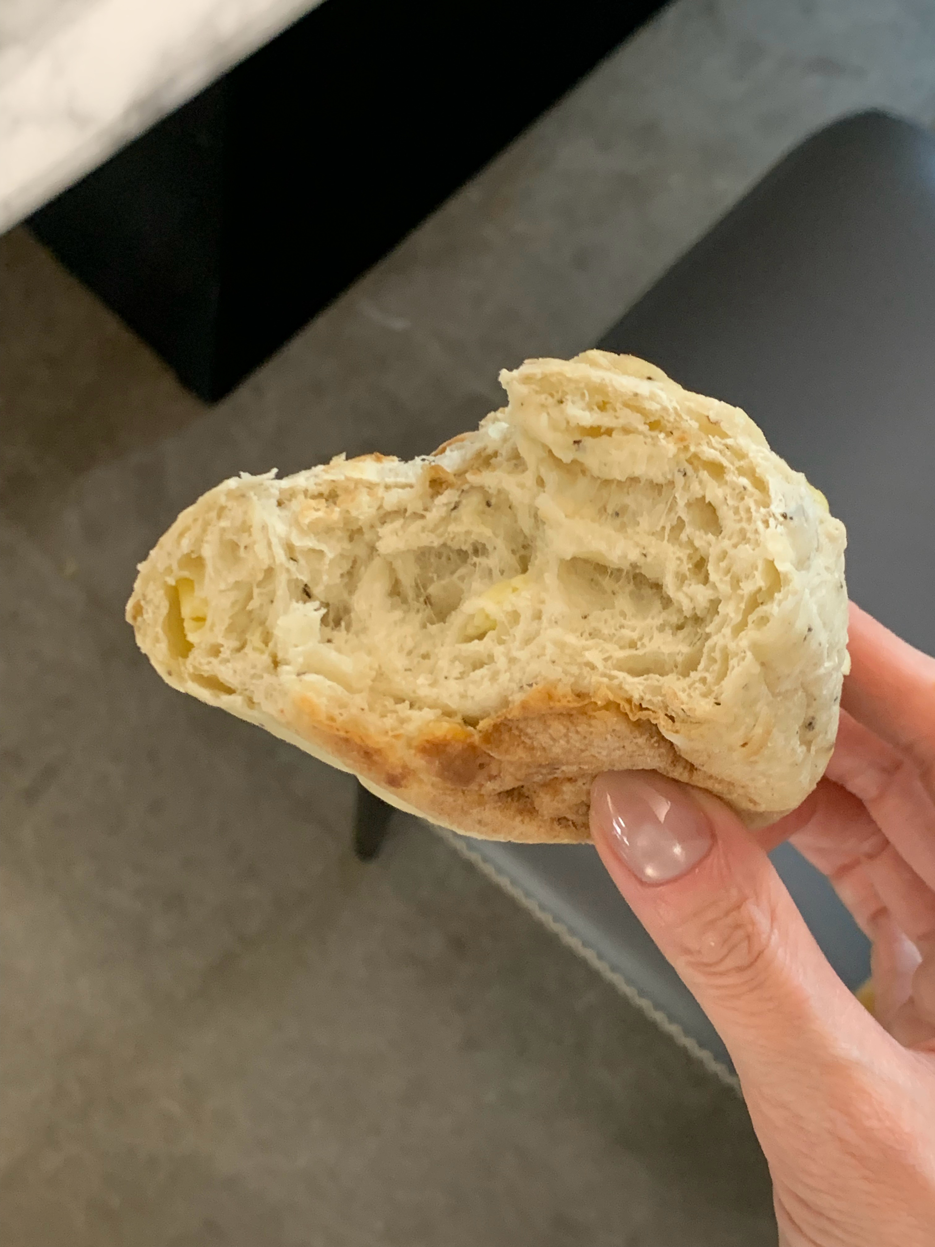 盒马新出的欧包 好吃！口感像千层馒头 配料也干净 