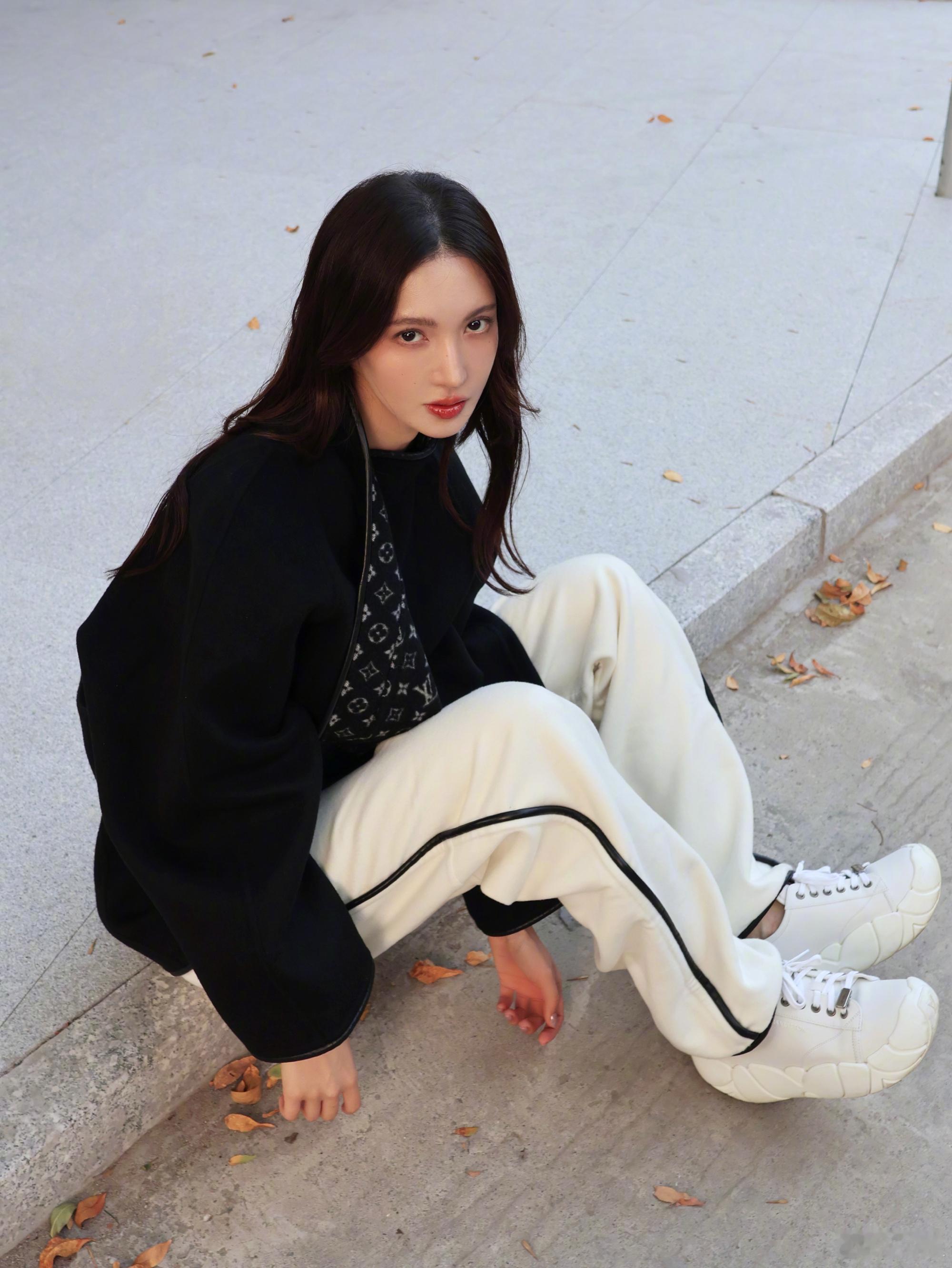 金晨事件印证真诚才是必杀技警方通报与金晨致歉双双出炉，事件脉络清晰呈现。为避让犬