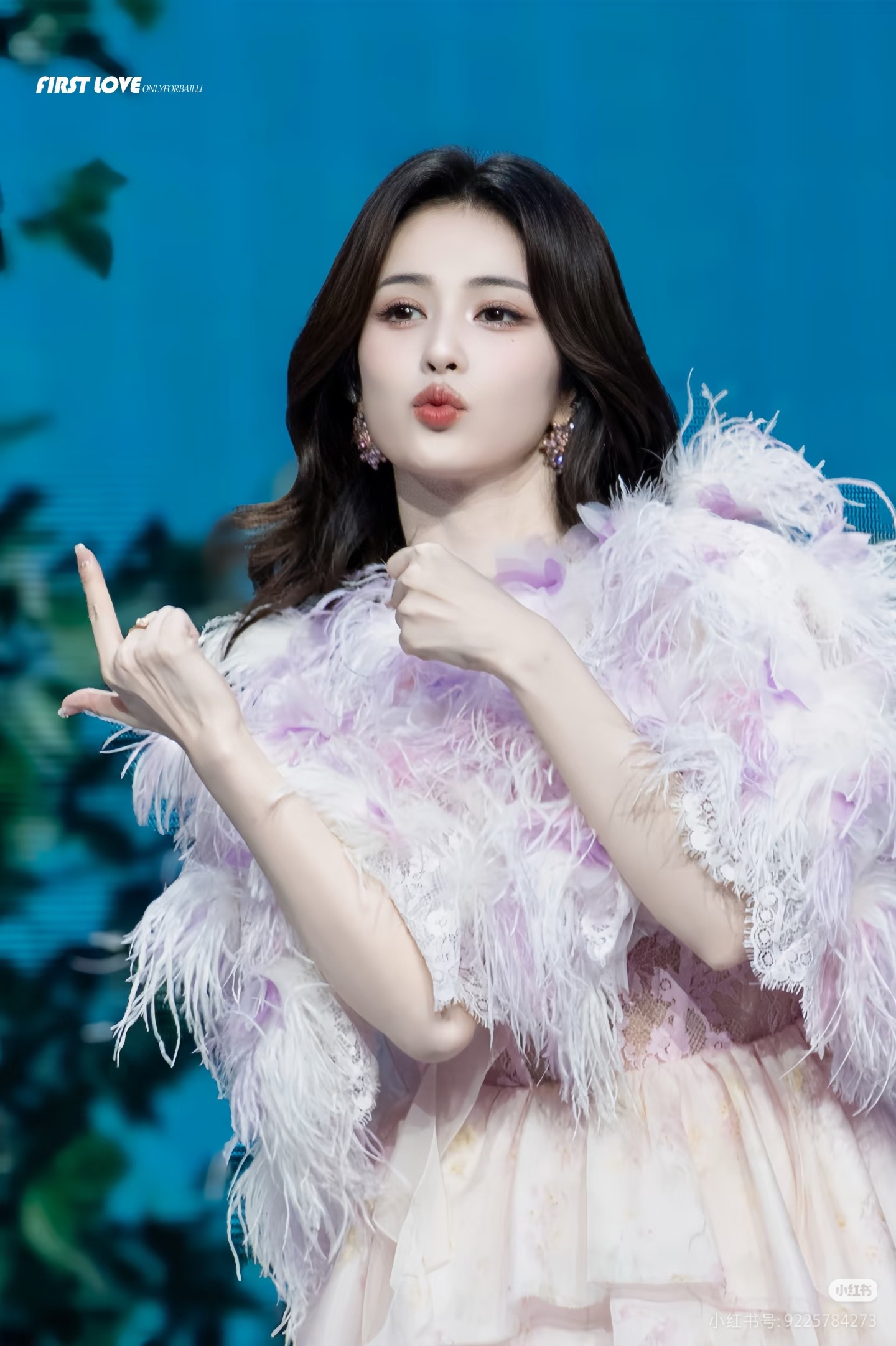 白鹿 🥰白鹿叶璃🥰白鹿莫离“记忆的梗上，谁不有两三朵娉婷，披着情绪的花”