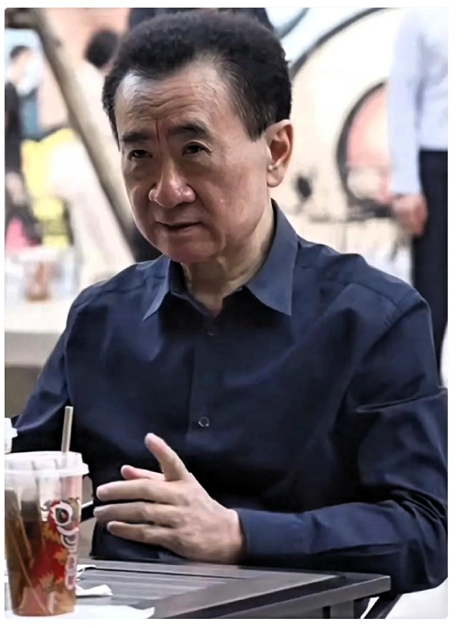 万达电影彻底改名！王氏父子文娱帝国落幕，一个时代真结束了！
 
王健林和王思聪又