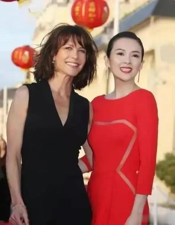美丽不分国界！你可以老去，但请一定要保持优雅！

东方和西方两大美女影后，苏菲玛