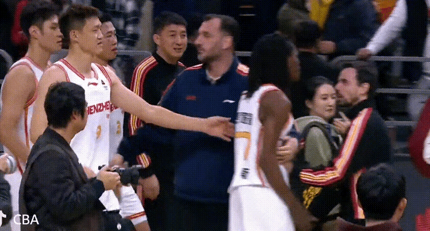 深圳队不稳定因素太多了，在输掉比赛后，两个外援直接开喷，矛盾直接具象化了。
这个