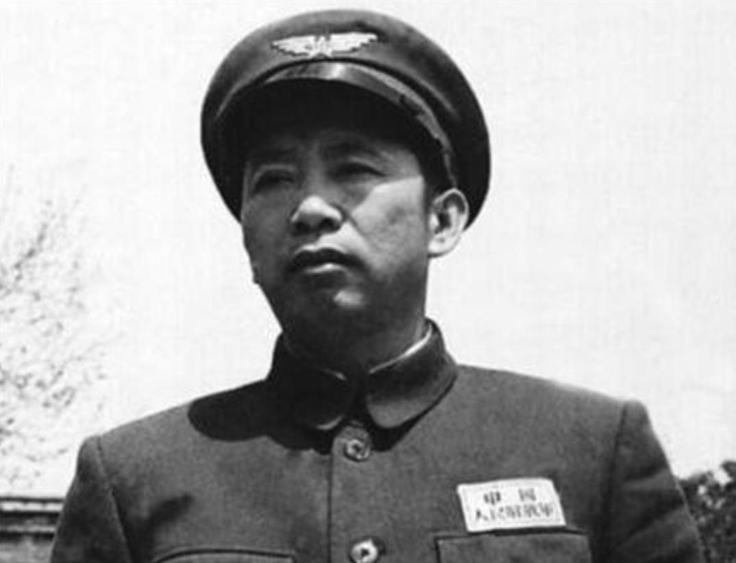 1942 年，身在苏联求学的刘亚楼，从归国战友口中得知噩耗：离别时许诺安心等候自