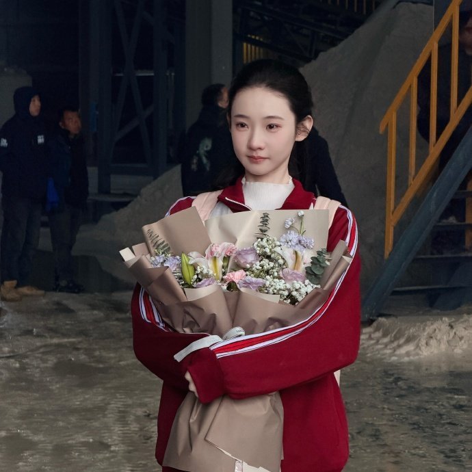 张艺凡一笑起来我什么都招了张艺凡笑容也太甜了！《101金库》里少女感和复仇感反差