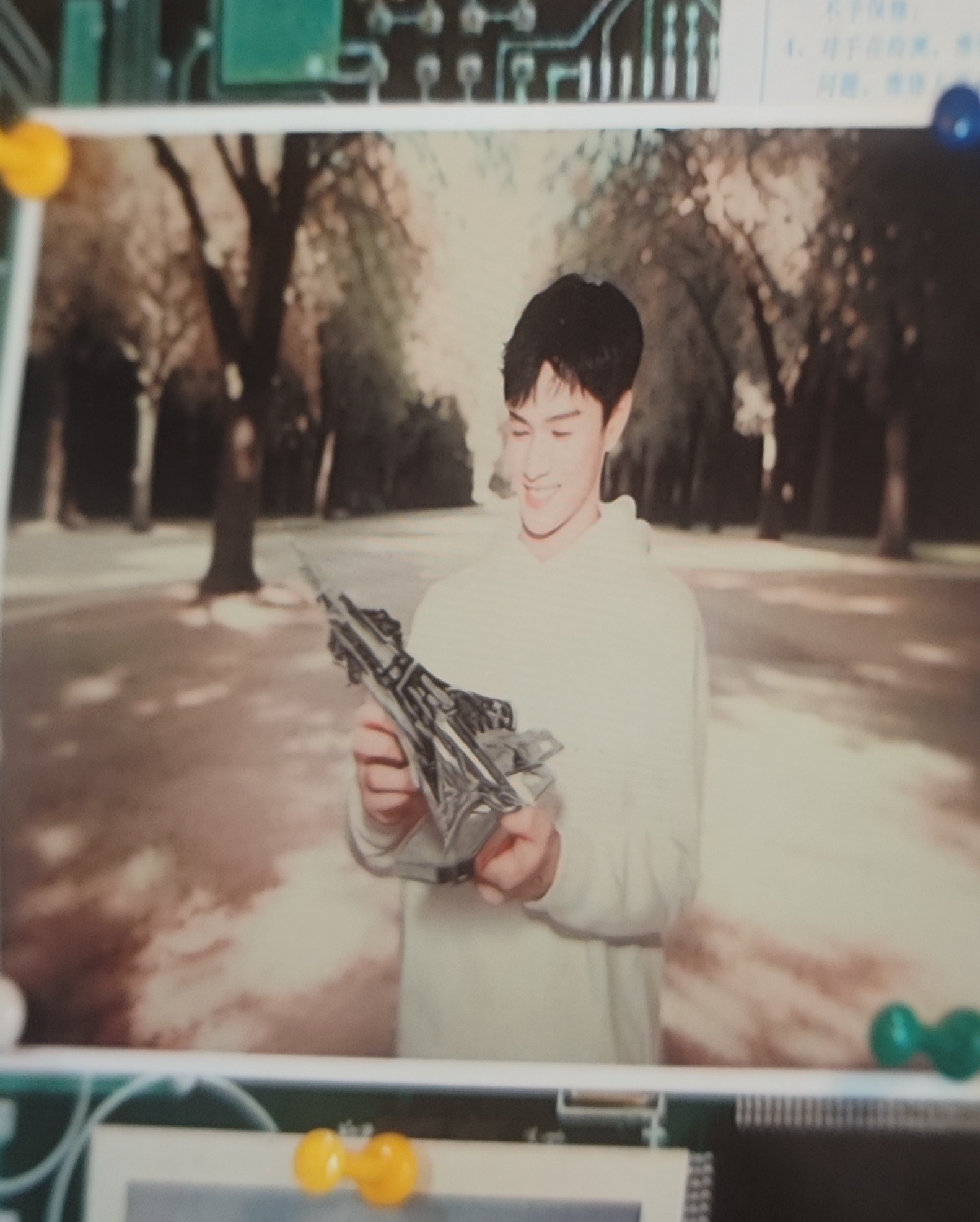 小室，我要这张照片原图做六一礼物不过分吧 