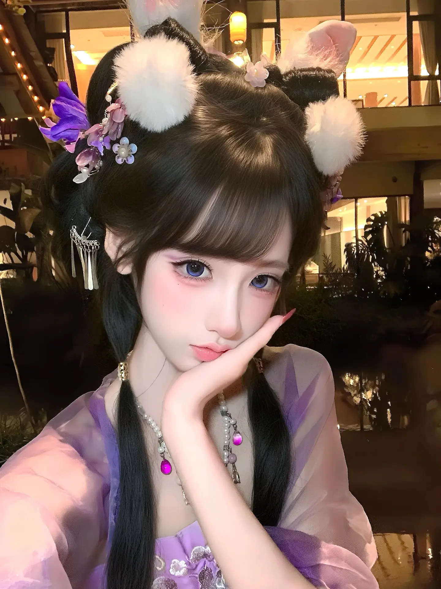 我本是月宫一只修行百年的小玉兔，耐不住清冷，便扯了一缕云纱，偷偷溜下凡...