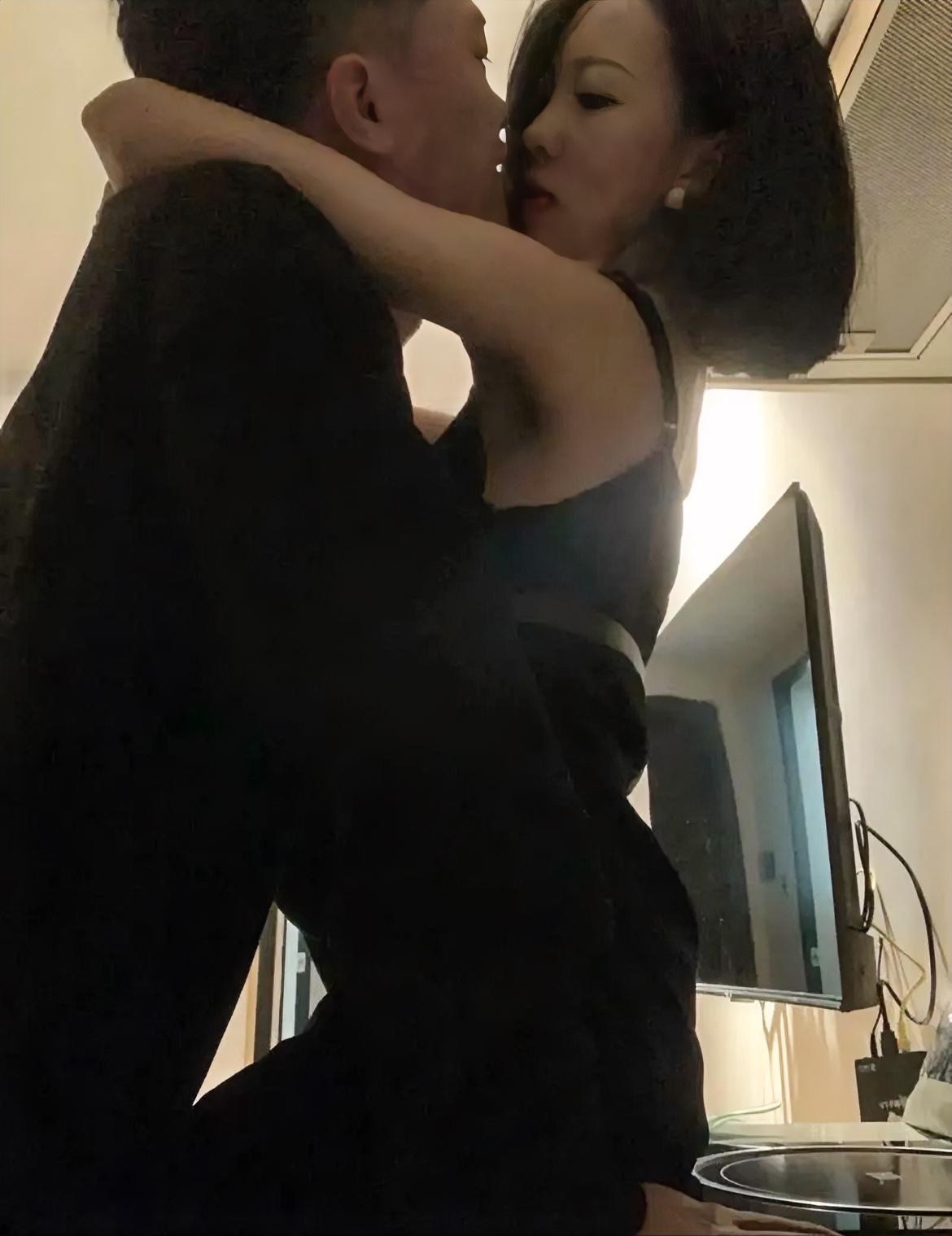 人到中年，为什么有些女人会频繁出G？
我这里有三个来访者的故事。

第一位女性3