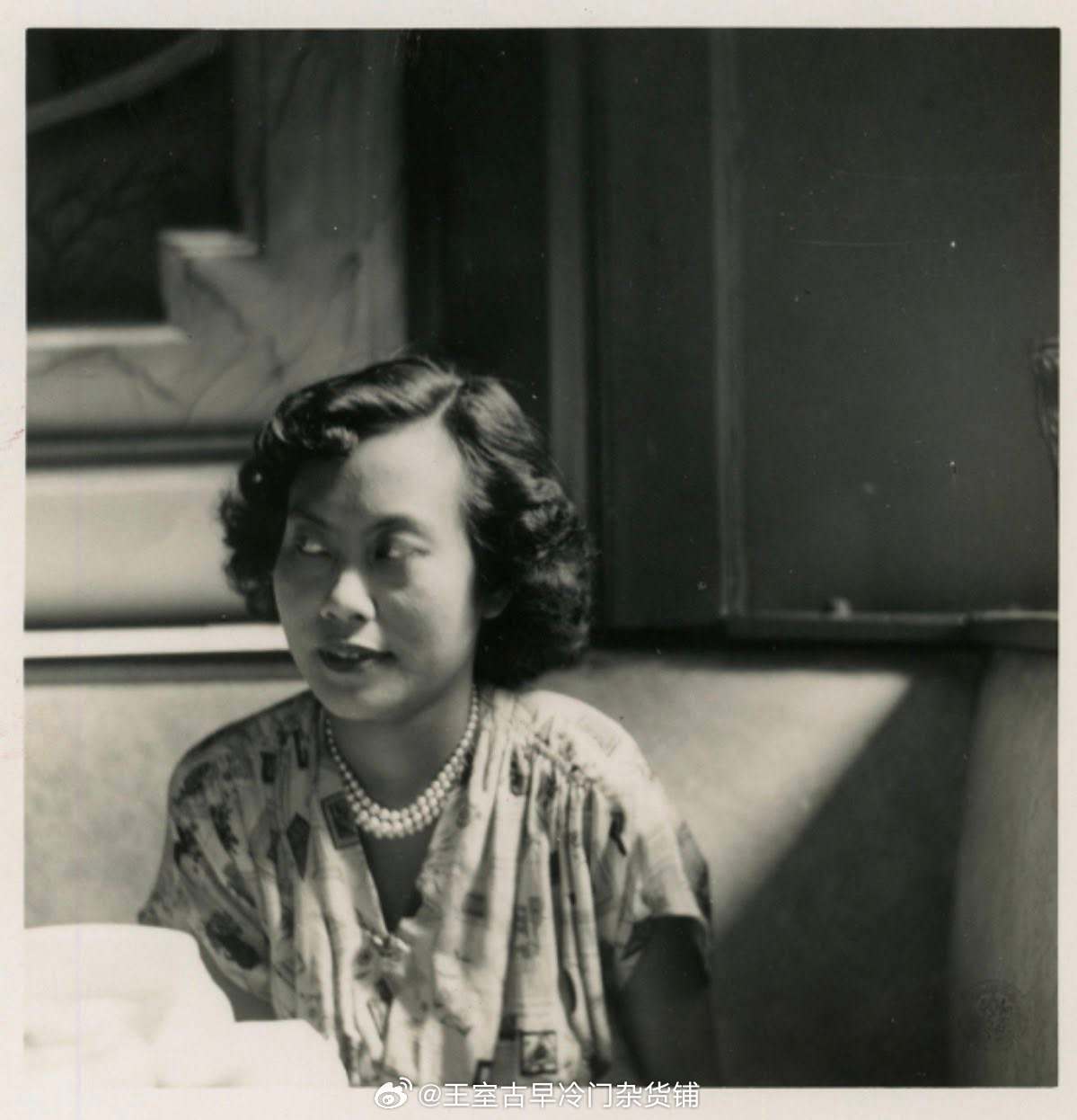 王室王室泰国王室暹罗往事 一组从来没见过的老照片：碧差拉公主和她妈苏瓦塔娜在腐国