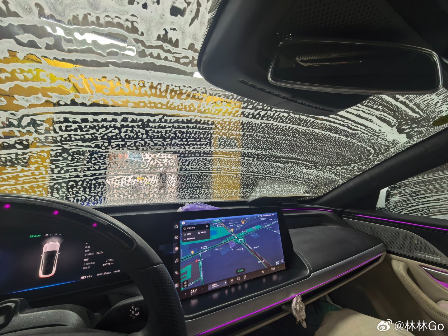 洗了一上午衣服，现在洗个车