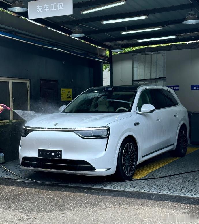 今天来问界大酒店洗了车，蹭了饭，整备了下车辆，这周准备开着我的问界M8来一趟长途