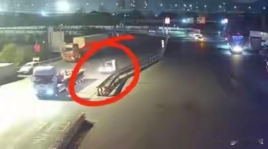 “这老爹是真犟啊！”浙江杭州，男子喝了2、3两药酒，担心夜班考勤，仗着胆子开车上