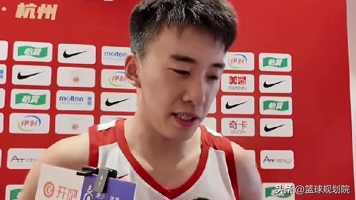 王俊杰已然称为中国男篮的大腿，再过几年就是中国男篮的队内第一人！

王俊杰的这几