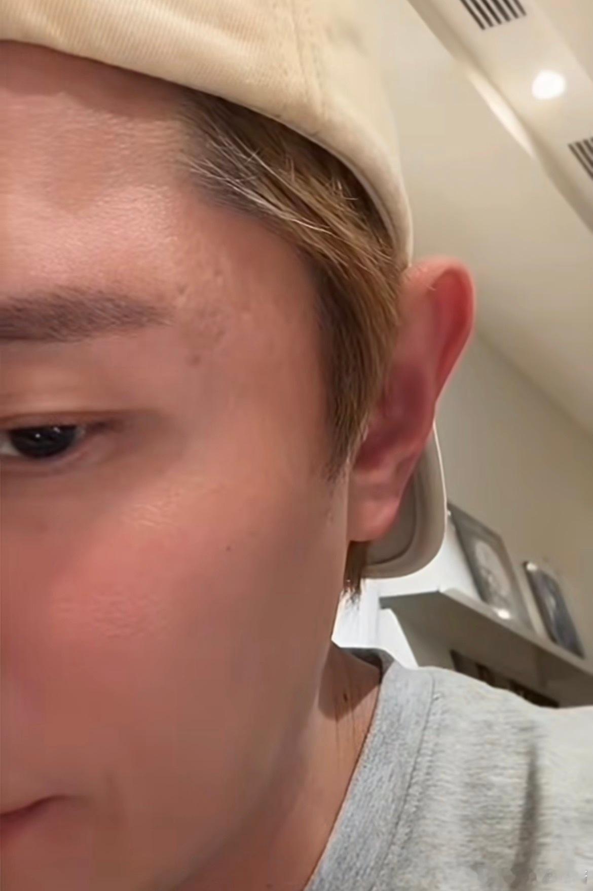 张嘉倪粉丝连麦怒怼买超买超 张嘉倪买超回应没有离婚只有丧偶这男的很多行为跟幼稚的