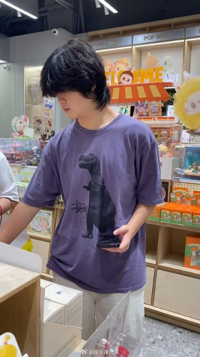 14岁安吉近照 胡可沙溢大儿子安吉近照，瘦了好多，发量也好多！安吉近照瘦了好多 