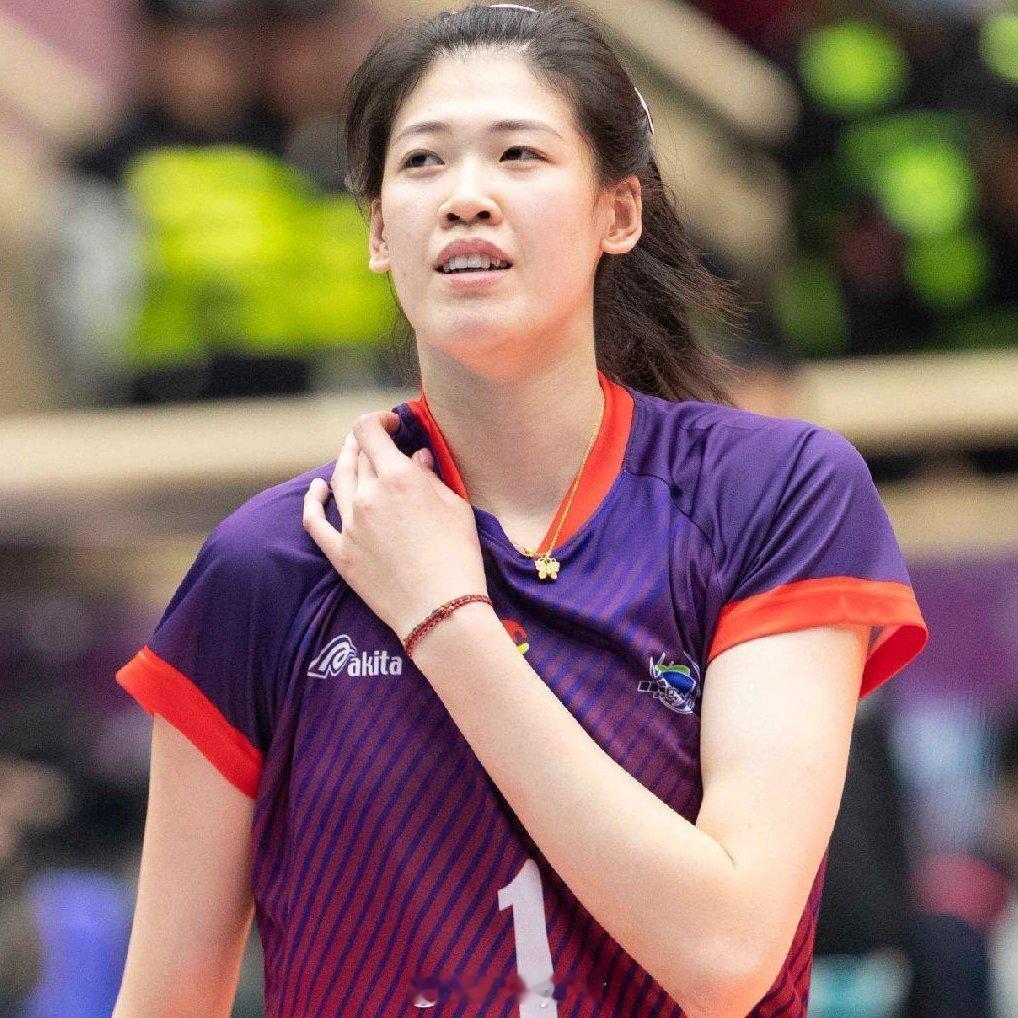 对阵北京女排4局比赛，李盈莹得到28分（52扣26中2失误被拦，1拦1发）