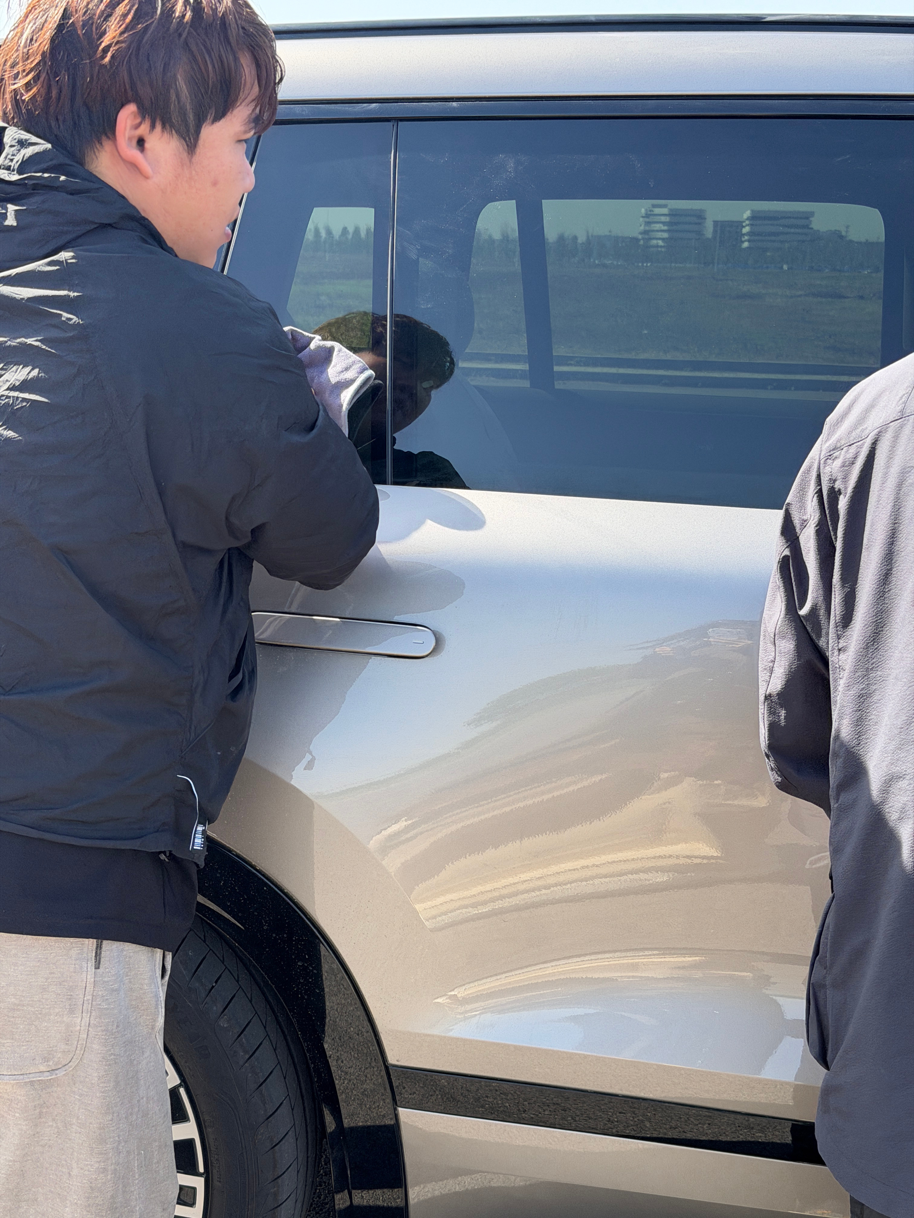 上来就是一顿酷酷擦车汽车后市场技能谁也逃不掉