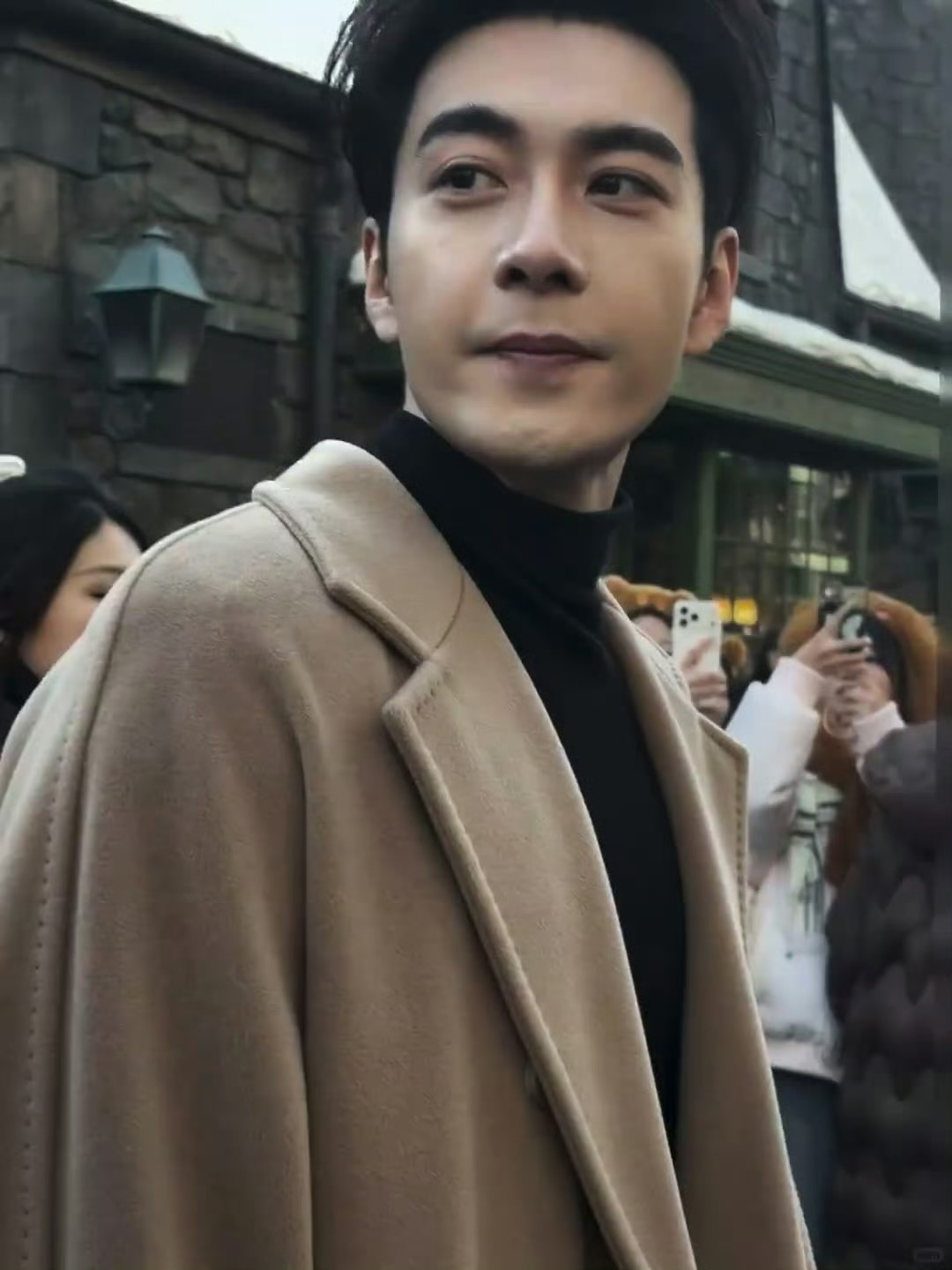 环球影城偶遇陈星旭王玉雯王玉雯陈星旭今天去环球影城了，做剧宣吗，两个人生图好美啊