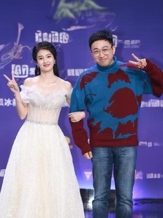 于正回应白鹿到期不续传闻  有传言，娱乐圈双璧之一的白鹿成名后，于正的庙太小容不