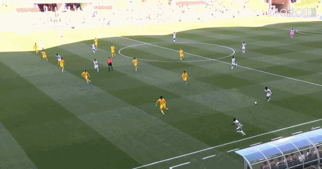 两分半钟，这球丢的有点儿莫名其妙啊，咱队员其实都在自己半场，跟着回防的人也不少，