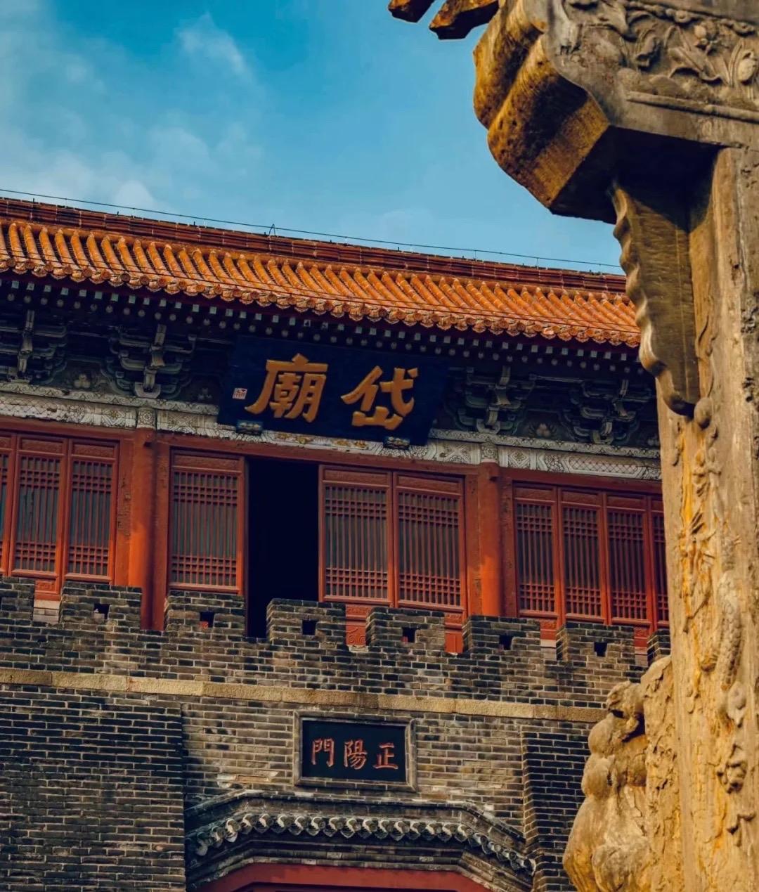 1. 建筑历史地位

它与北京故宫、曲阜孔庙、承德避暑山庄并称中国四大古建筑群，