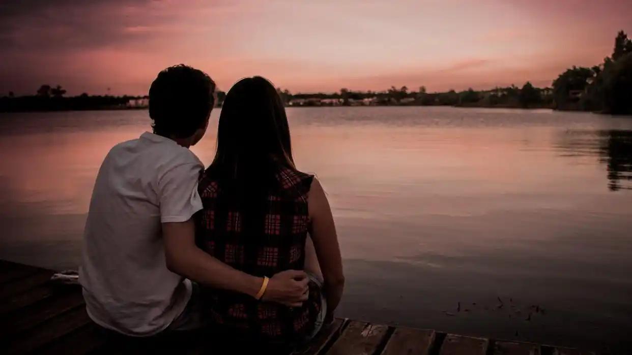 复旦大学陈果说：“没有任何一个男人会在自己深爱、敬重的女人面前，变得敷衍、冷漠、