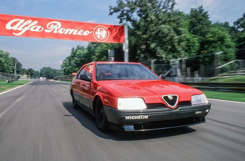 上世纪80年代末，F1车队协会CEO兼布拉汉姆车队老板伯尼提出，组建一场新的比赛