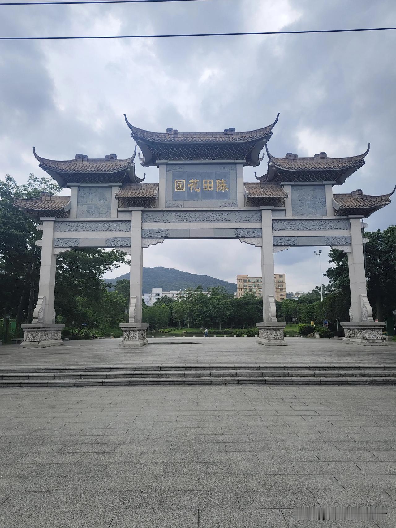 不少这边的街坊，平时走白云大道北，路过陈田花园石牌坊基本直接往前走，很少想着进去